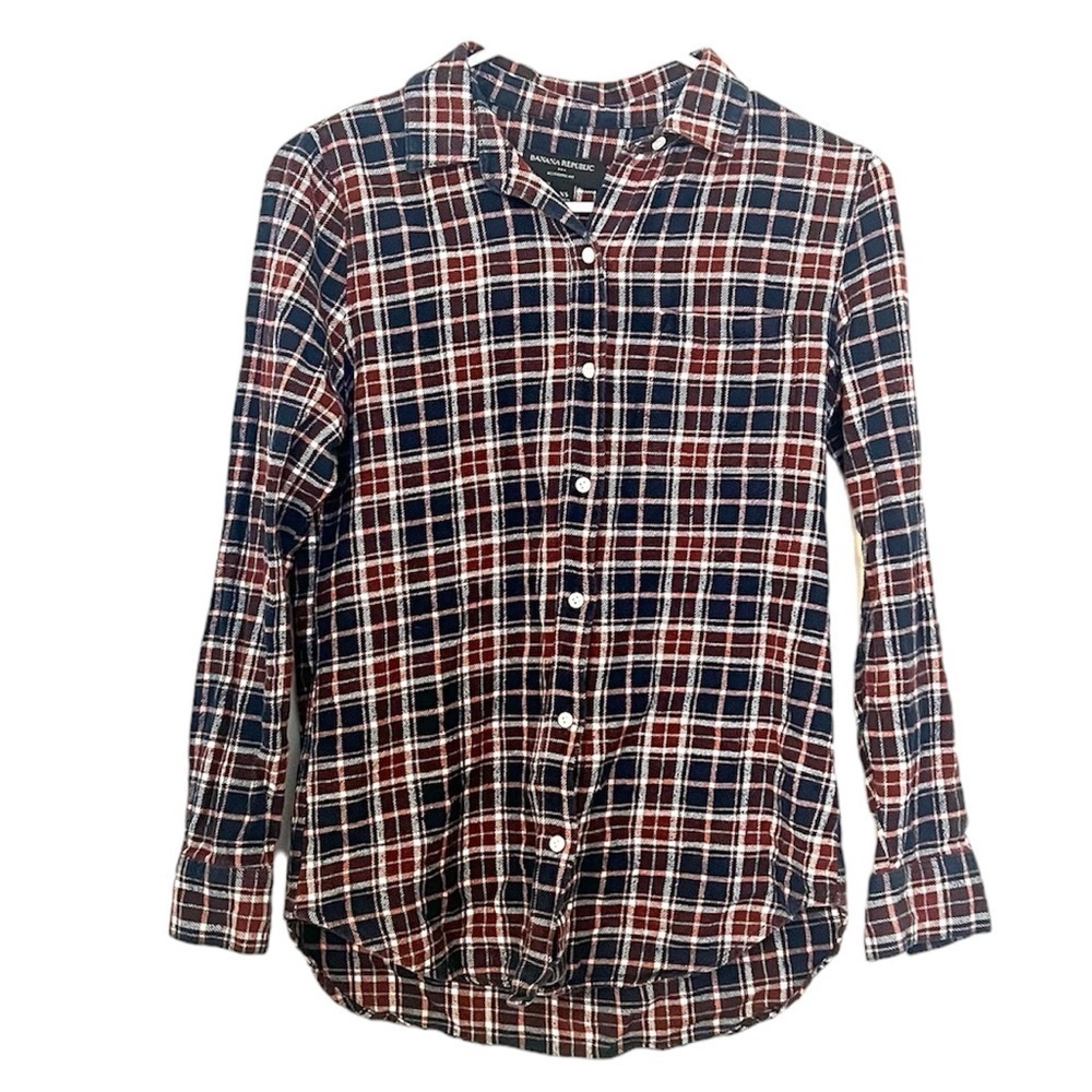 2/$30 Banana Republic - Red & Navy Plaid Boyfriend Flannel Button-Down Shirt –XS